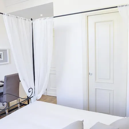 Adelina Hotel 3*