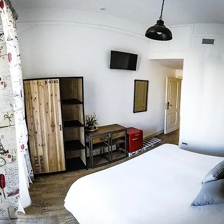 Adelina Hotel